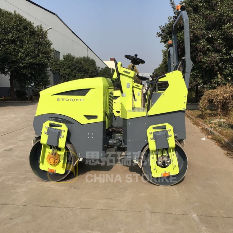 小型壓路機(jī)十字路口施工,，瀝青路面的接縫有什么技巧處理