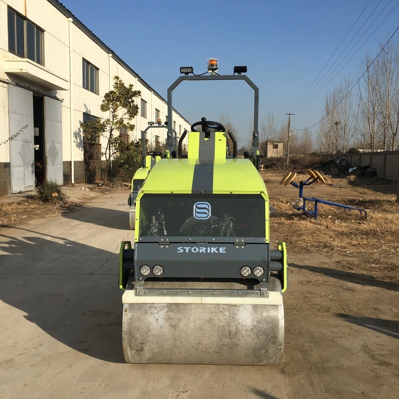 壓路機(jī)道路基層的壓實(shí)技巧